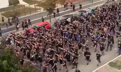 Έκαναν πορεία στο Μιλάνο με ναζιστικούς χαιρετισμούς οι οπαδοί της Ντινάμο Ζάγκρεμπ!