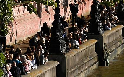 Βασίλισσα Ελισάβετ: Ουρές χιλιομέτρων για το τελευταίο αντίο