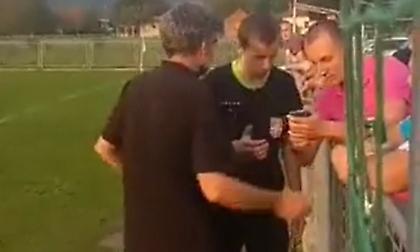 Διαιτητής μέτρησε γκολ που είχε ακυρώσει, αφού το τσέκαρε σε… κινητό οπαδού!