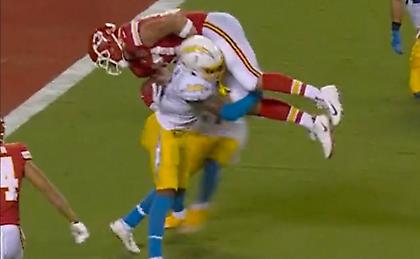 Με λαβή από… WWE μία άμυνα στο NFL