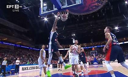 Εντυπωσιακό κάρφωμα του Πουαριέ στον αιφνιδιασμό