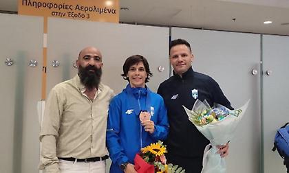 Επέστρεψε στην Αθήνα η... παγκόσμια Πρεβολαράκη!