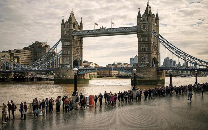 Βρετανία: Αναμονή έως 14 ώρες για τη βασίλισσα Ελισάβετ