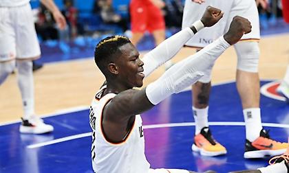 Πέρασε όλη την άμυνα και σκόραρε με ανάποδο λέι απ ο Σρέντερ