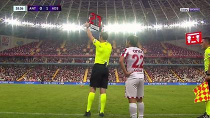 Ρεκόρ! Ο Νακαζίμα μπήκε στο γήπεδο και αποβλήθηκε μετά από 10 δευτερόλεπτα!