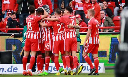 Τρελαίνει κόσμο η Ουνιόν Βερολίνου, νίκησε και τη Βόλφσμπουργκ και στρογγυλοκάθισε στην κορυφή!