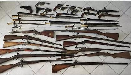 Βρέθηκε οπλοστάσιο στην κατοχή άνδρα στο Αλιβέρι