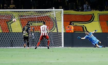 Ο Κορμπεράν έφυγε όταν ο Ολυμπιακός έβαλε γκολ που θα το ζήλευε κάθε προπονητής