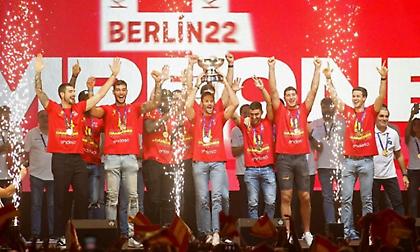 Αποθεώθηκαν στη Μαδρίτη οι πρωταθλητές Ευρώπης Ισπανοί!