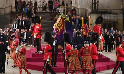 Σήμερα η κηδεία της βασίλισσας Ελισάβετ - Ποιοι θα παραβρεθούν