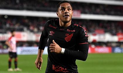 Ρεάλ και Μπαρτσελόνα παρακολουθούν στενά τον Βίτορ Ρόκε