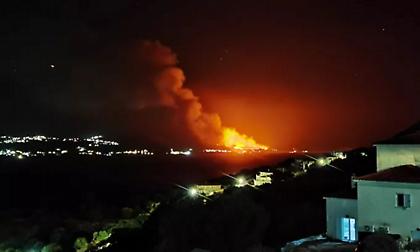 Φωτιά τώρα κοντά σε σπίτια στην Κεφαλονιά- Δείτε εικόνα