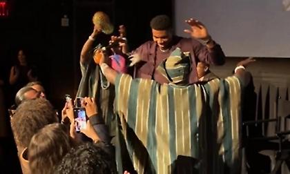 Ρεσιτάλ Γιάννη: Χόρεψε στην πρεμιέρα του «Naija Odyssey» σε αφρικανικούς ρυθμούς