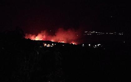 Μεγάλη φωτιά στην Κεφαλονιά (εικόνες)