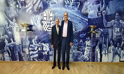 Επισκέφθηκε τα γραφεία της ΕΟΚ και συνομίλησε με τον Λιόλιο ο Μιζράχι