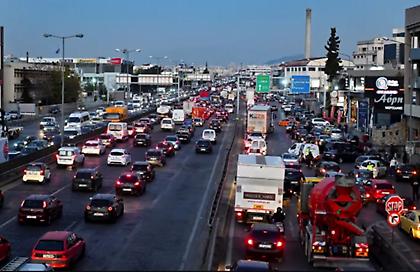 Κίνηση τώρα: Μποτιλιάρισμα 14 χιλιομέτρων στον Κηφισό – Ποιοι δρόμοι έχουν πρόβλημα
