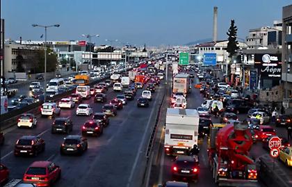 Κίνηση τώρα: Μποτιλιάρισμα 13 χιλιομέτρων στον Κηφισό – Πoύ παραμένουν τα προβλήματα