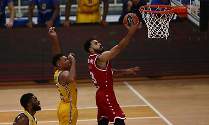 Με Μήτρου-Λονγκ καθάρισε τη Μακάμπι και πέρασε στον τελικό του «Παύλος Γιαννακόπουλος» η Μιλάνο