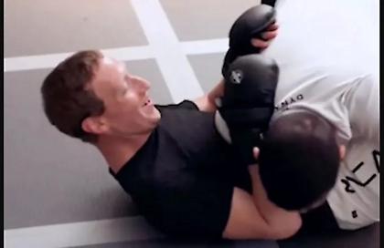 Ο Μαρκ Ζούκερμπεργκ «παίζει ξύλο» - Με MMA αποφορτίζεται ο μεγιστάνας των social media