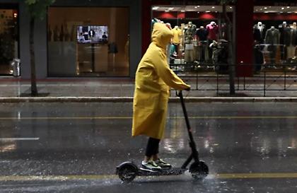 Καιρός σήμερα: Χαμηλές θερμοκρασίες και τοπικές βροχές