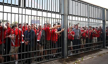 Περισσότεροι από 1.700 φίλοι της Λίβερπουλ κινούνται νομικά κατά της UEFA