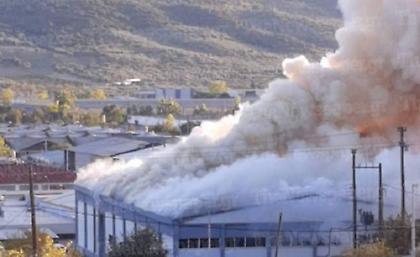 Μεγάλη φωτιά σε εγκαταλελειμμένο εργοστάσιο στον Βόλο