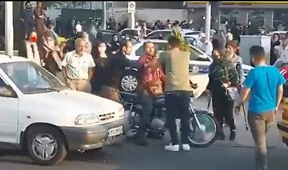 Ιρανός χαστουκίζει γυναίκα και δέχεται επίθεση από το πλήθος
