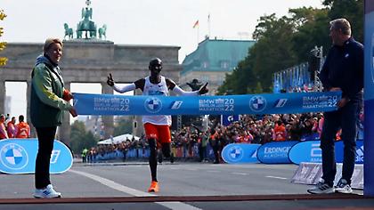 Βελτίωσε το δικό του παγκόσμιο ρεκόρ στον μαραθώνιο ο Κιπτσόγκε