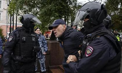 Ρωσία: Νέες συγκρούσεις σε διαδηλώσεις κατά της επιστράτευσης - 2.000 πολίτες υπό κράτηση