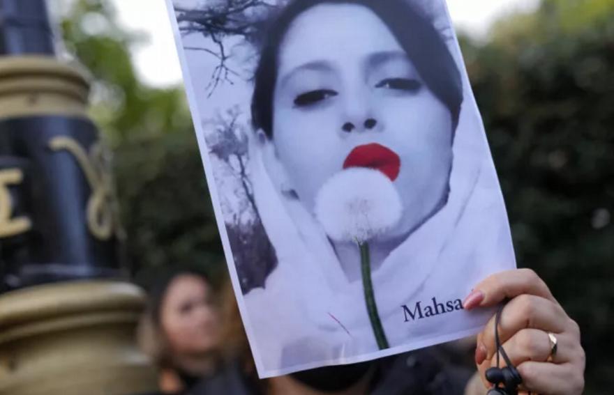 Το Ιράν απειλεί να συντρίψει τους διαδηλωτές