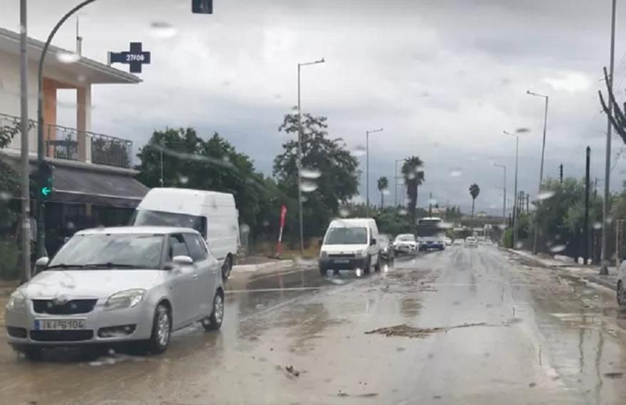 Κακοκαιρία Bogdan: Πλημμύρισαν δρόμοι στην Καλαμάτα