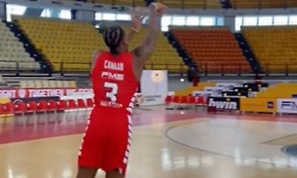 Ο Κάνααν το… στάζει από το κέντρο στο ΣΕΦ!