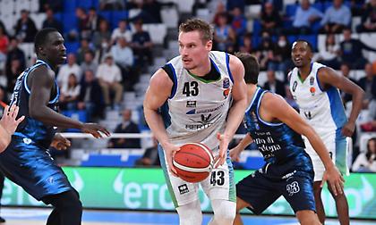 Στον τελικό με buzzer beater… τάπα η Σάσαρι!