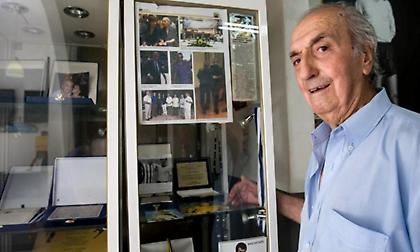 Γιος Νεστορίδη: «Mε το κοστούμι θα κοιμηθεί απόψε. Αν κοιμηθεί…»