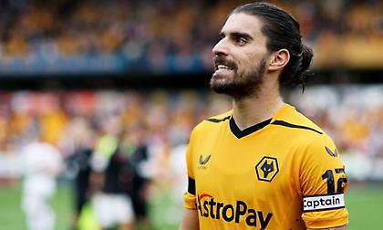 Μπαρτσελόνα: Θέλει Νέβες για αντι-Μπουσκέτς