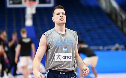 Αγραβάνης: «Ο Γιάννης με έχει βοηθήσει πάρα πολύ με συμβουλές εντός και εκτός γηπέδου»