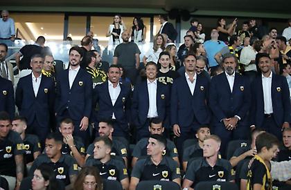 Σύσσωμη η ομάδα της ΑΕΚ στα εγκαίνια