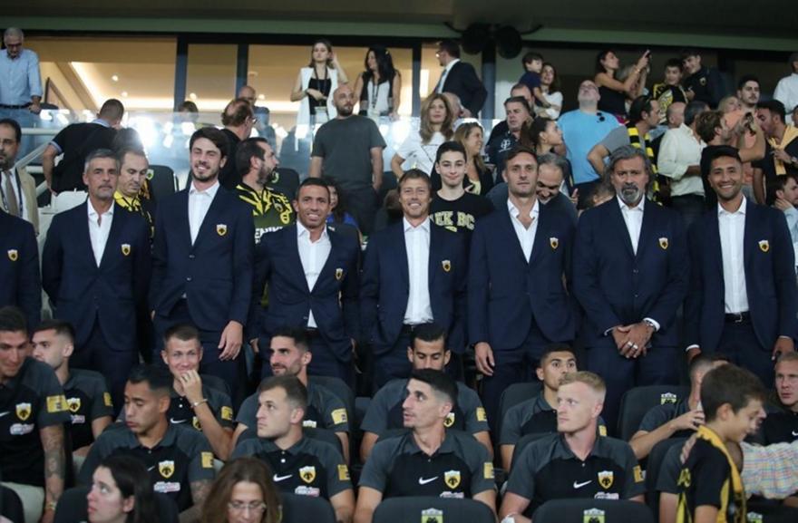 Σύσσωμη η ομάδα της ΑΕΚ στα εγκαίνια