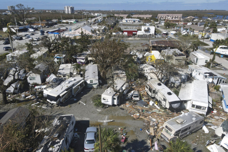 Βομβαρδισμένη περιοχή η Φλόριντα μετά το πέρασμα του τυφώνα