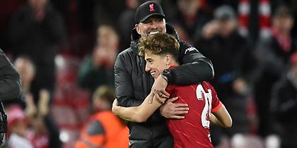 Το πείραγμα του Κλοπ στον Τσιμίκα: «Πόσα θέλεις για να σου κόψω τα μαλλιά;»