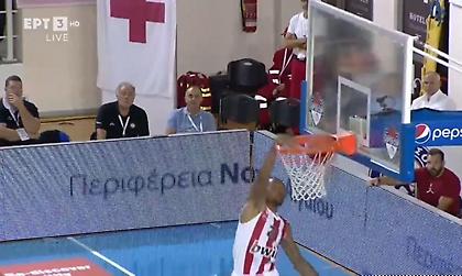 Εντυπωσιακό κάρφωμα ο Μπολομπόι