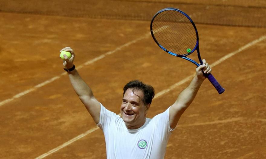 Άδωνις Γεωργιάδης: Προκρίθηκε στους «16» σε τουρνουά τένις