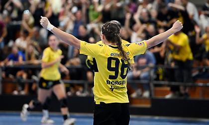 Πρεμιέρα με ήττα, αλλά τον κόσμο στο πλευρό τους τα κορίτσια της ΑΕΚ!