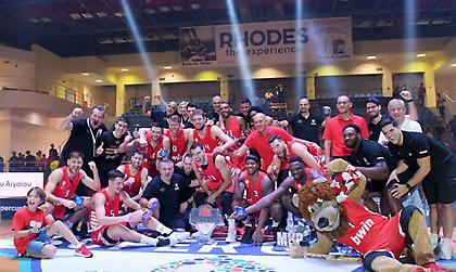 Ο Παπανικολάου κάλεσε τον Μπαφέ να σηκώσει το τρόπαιο