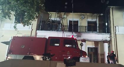 Κοζάνη: Κάηκε το ιστορικό δημαρχείο Σερβίων - Σώθηκαν οι δύο νέες πτέρυγες