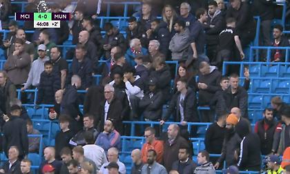 Δεκάδες οπαδοί της Γιουνάιτεντ έφυγαν από το γήπεδο μετά το 4-0 στο ντέρμπι με τη Σίτι!