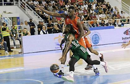 Ο Ολυμπιακός μπήκε στο 100άρι με αβάντζο 50 μέτρων, ο Παναθηναϊκός… τρέχει