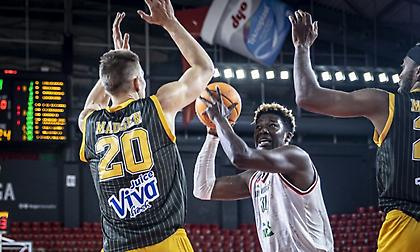 Έπεσε μαχόμενη στη Σμύρνη η ΑΕΚ!