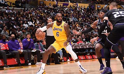 Φιλικός… διασυρμός των Λέικερς από τους Κινγκς, επιστροφές για Λέοναρντ και Μάρεϊ