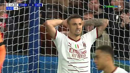 Ο Κρούνιτς έστειλε την μπάλα... εκτός γηπέδου από τη μικρή περιοχή!